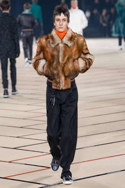 Look 25